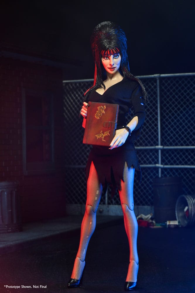 NECA Elvira Herrscherin der Dunkelheit Commando Elvira Clothed Actionfigur
