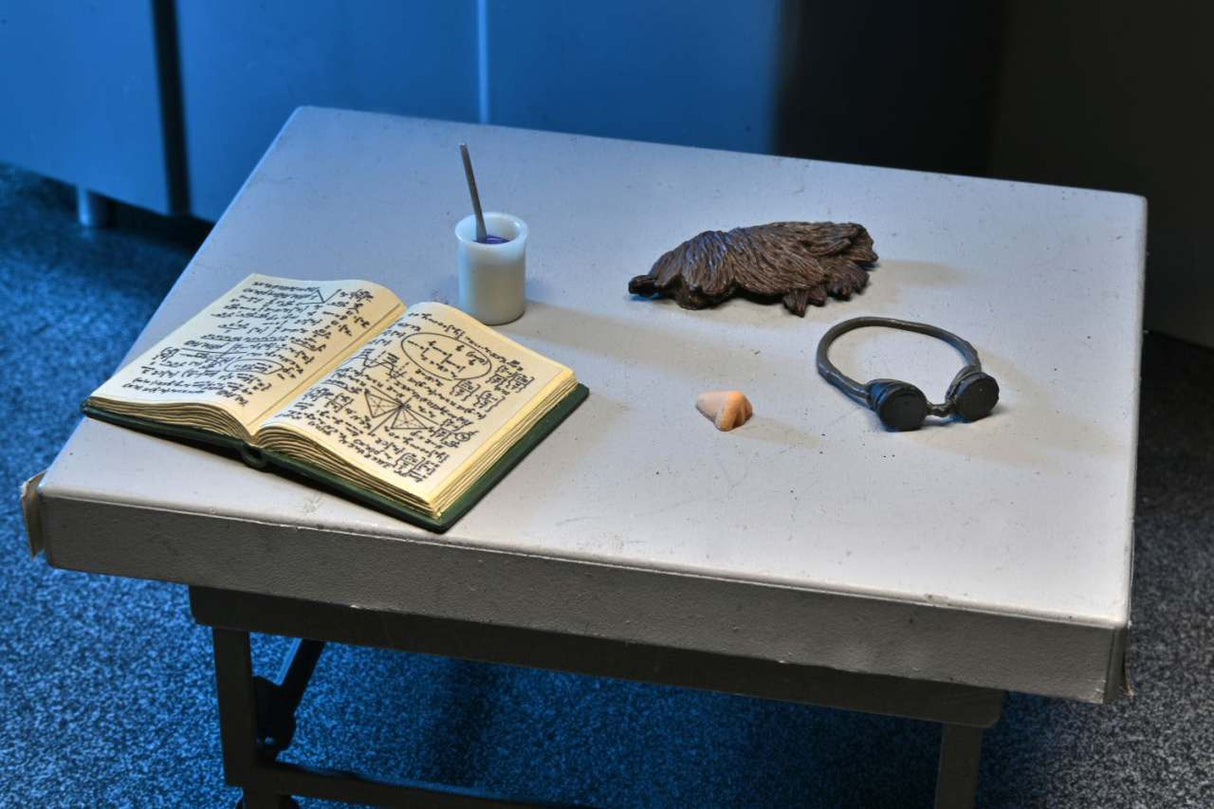 NECA Universal Monsters - Ultimate Invisible Man 18 cm Actionfigur