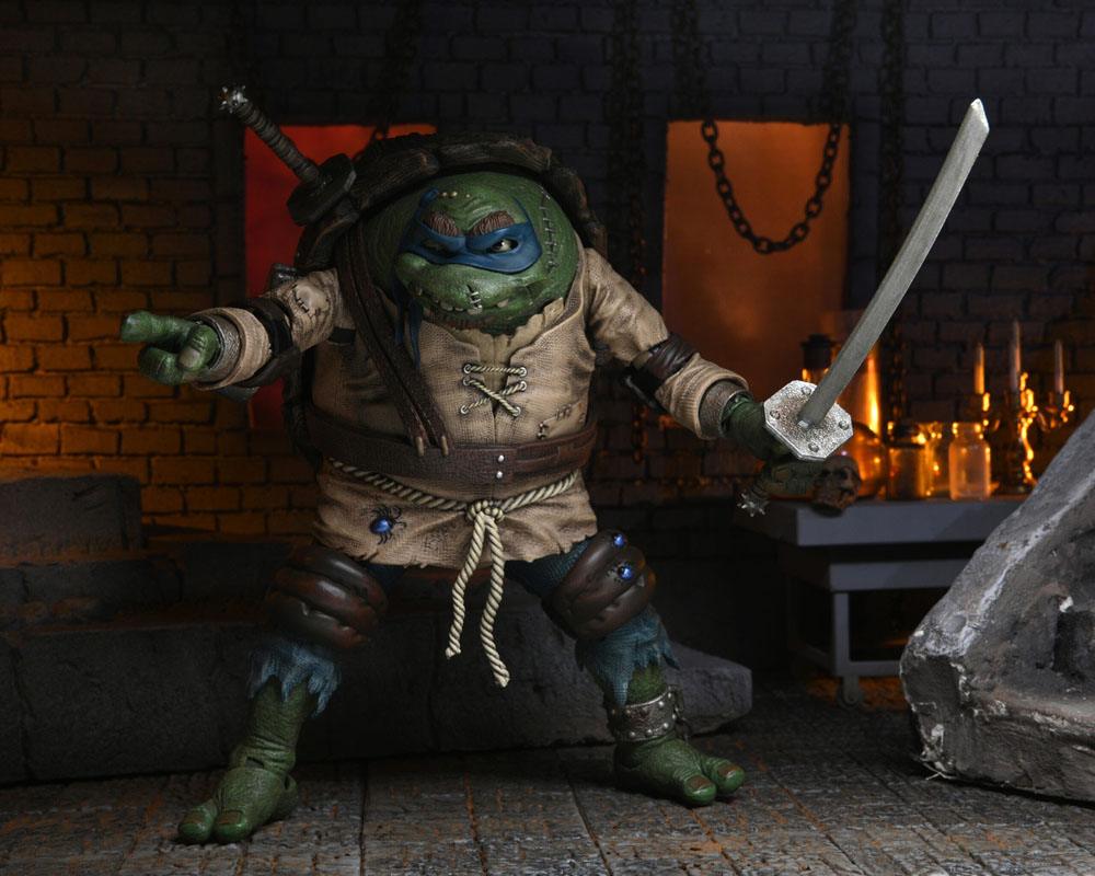 NECA Universal Monsters x Teenage Mutant Ninja Turtles Ultimate Leonardo as The Hunchback Actionfigur