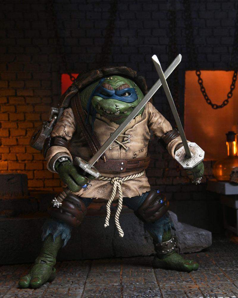 NECA Universal Monsters x Teenage Mutant Ninja Turtles Ultimate Leonardo as The Hunchback Actionfigur