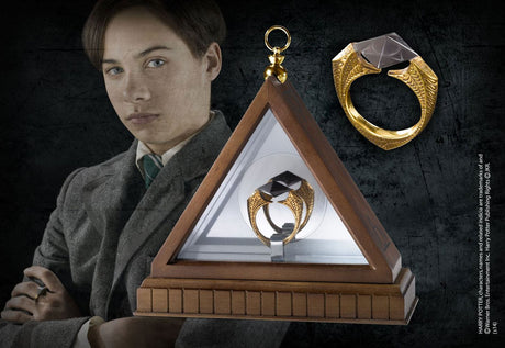 Noble Collection Harry Potter Lord Voldemorts Horkrux Ring (vergoldet) 1/1 Replik