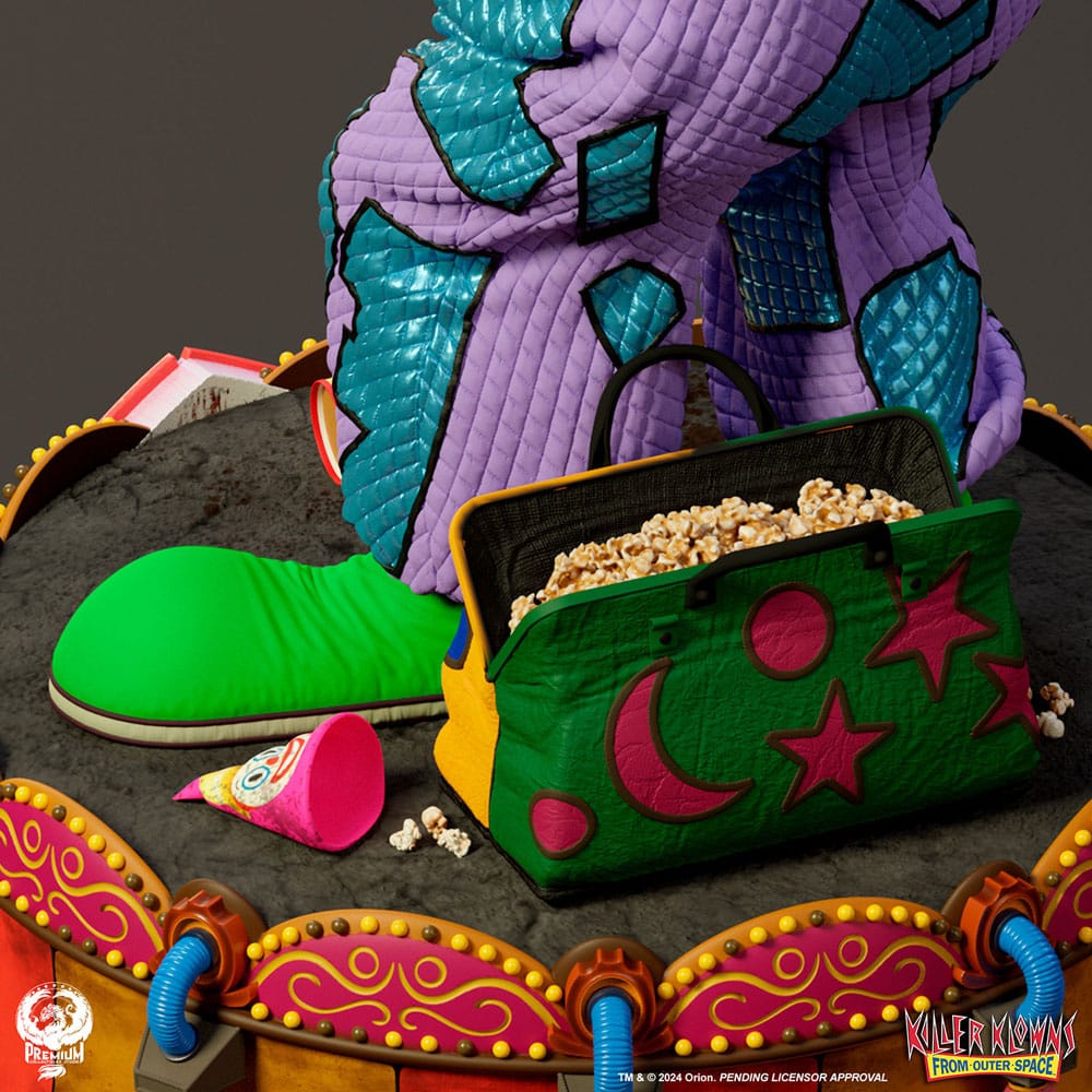 Premium Collectibles Studio Space Invaders Premier Series Jumbo 1/4 Statue