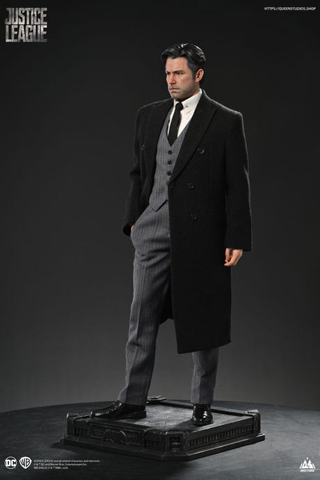 Queen Studios Justice League Bruce Wayne (Ben Affleck) 1/4 Statue