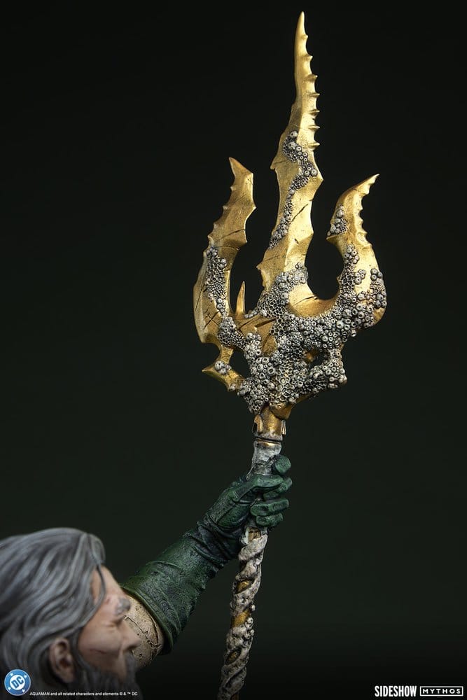 Sideshow Collectibles DC Comics Aquaman Lord of the Deep Premium Format Statue