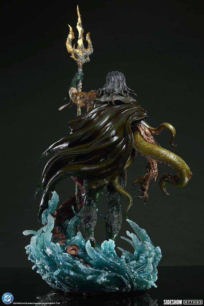 Sideshow Collectibles DC Comics Aquaman Lord of the Deep Premium Format Statue
