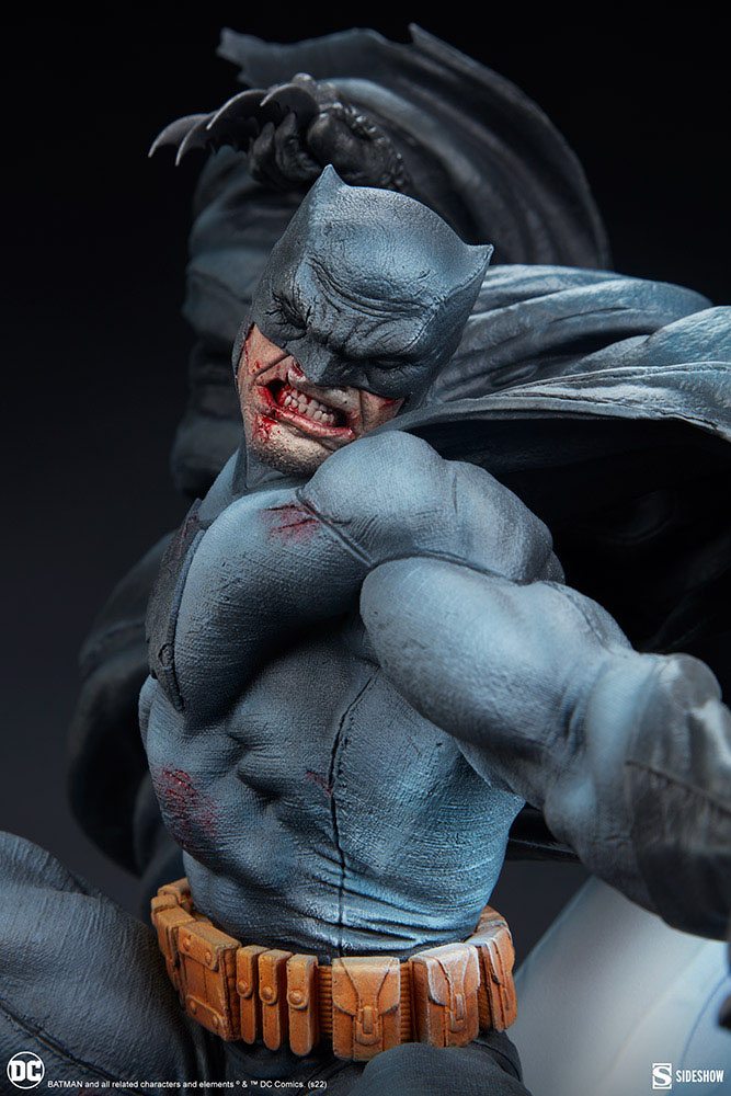 Sideshow Collectibles DC Comics Premium Format Batman The Dark Knight Returns Statue