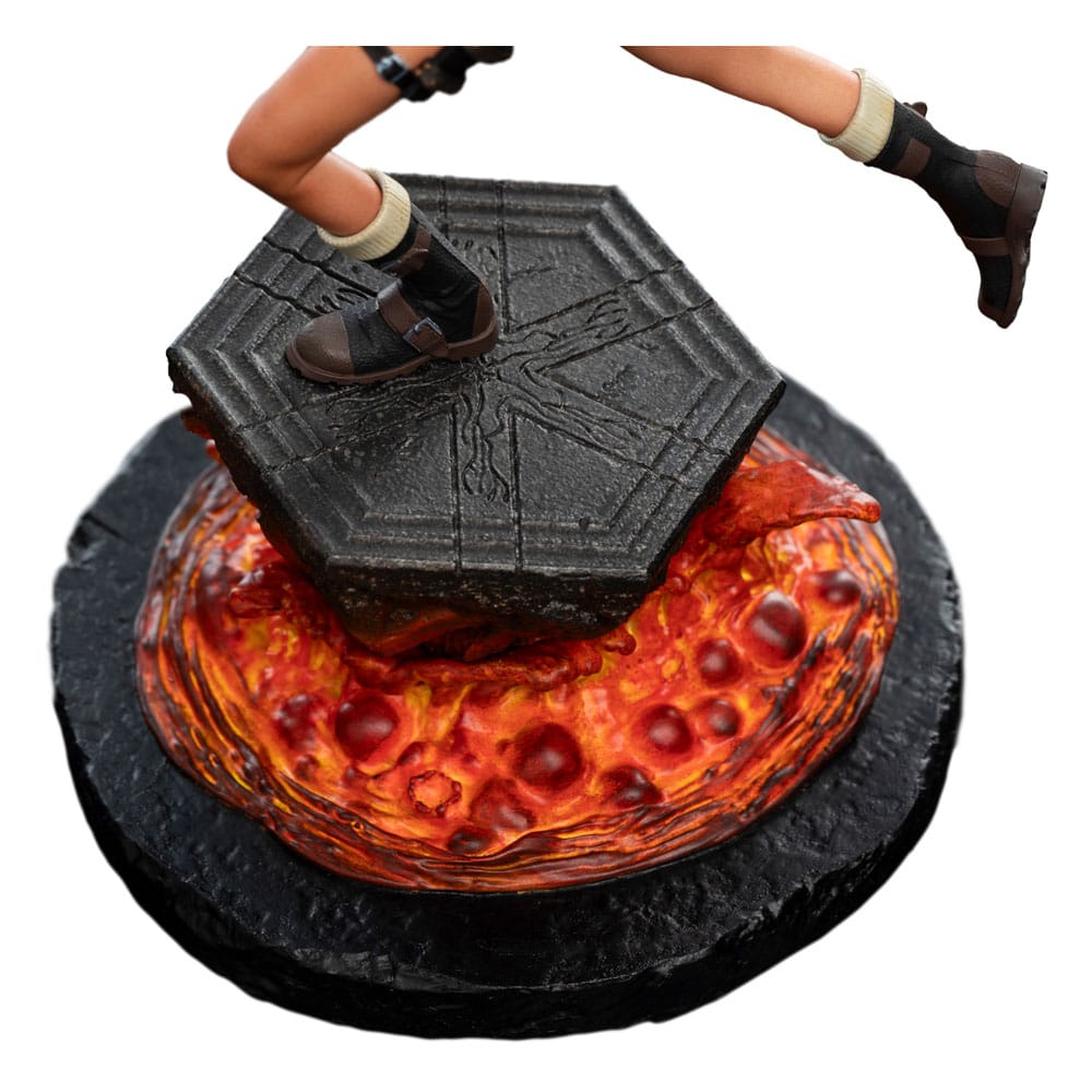 Weta Workshop Tomb Raider Lara Croft: The Sanctuary of Flame Mini Statue