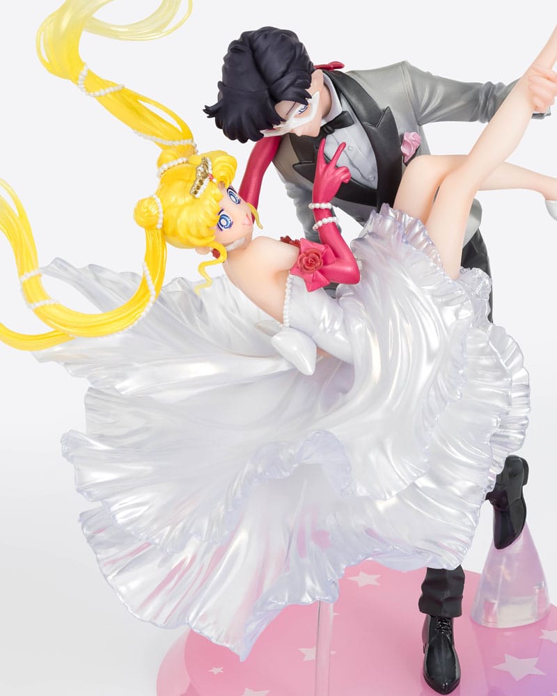 Sailor Moon FiguartsZERO Chouette Usagi & Tuxedo Mask Moonlight Glow Edition Statue