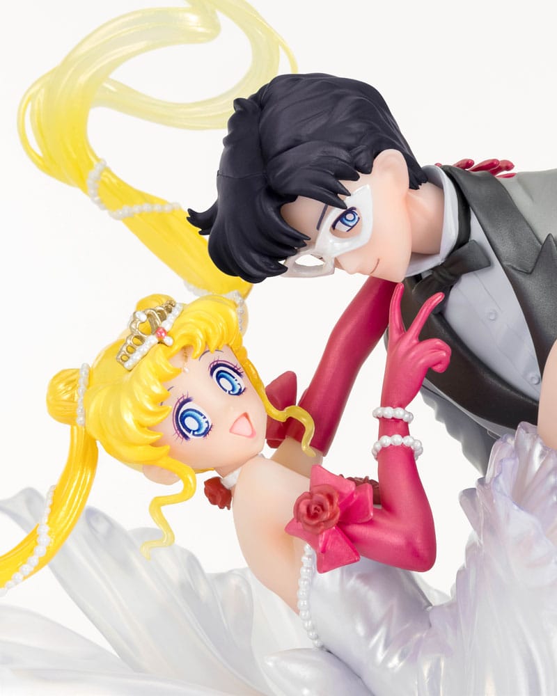 Sailor Moon FiguartsZERO Chouette Usagi & Tuxedo Mask Moonlight Glow Edition Statue