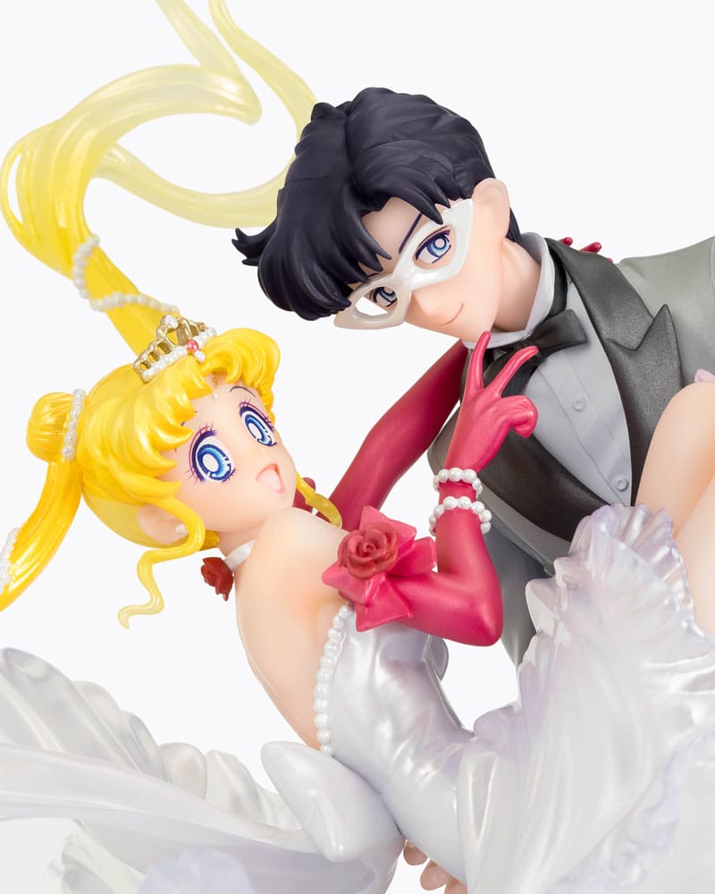 Sailor Moon FiguartsZERO Chouette Usagi & Tuxedo Mask Moonlight Glow Edition Statue