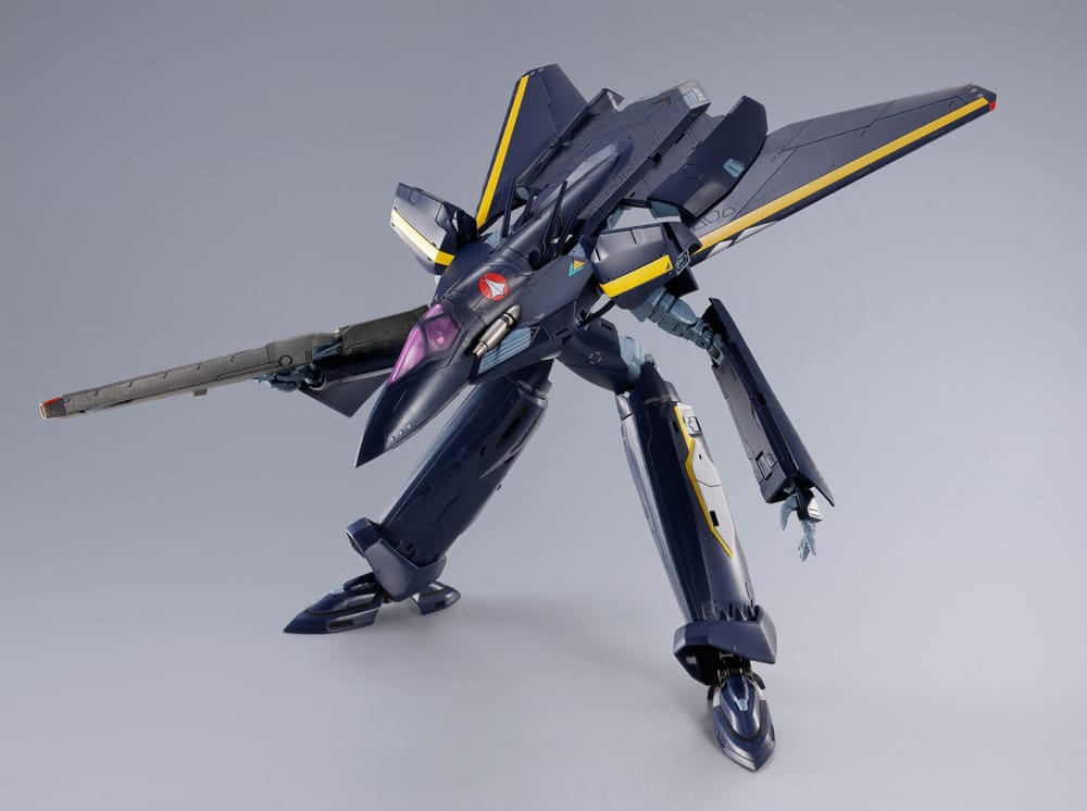 Macross 7 VF-17S Nightmare Stealthvalkyrie (Gamlin Kizaki use) DX Chogokin Actionfigur