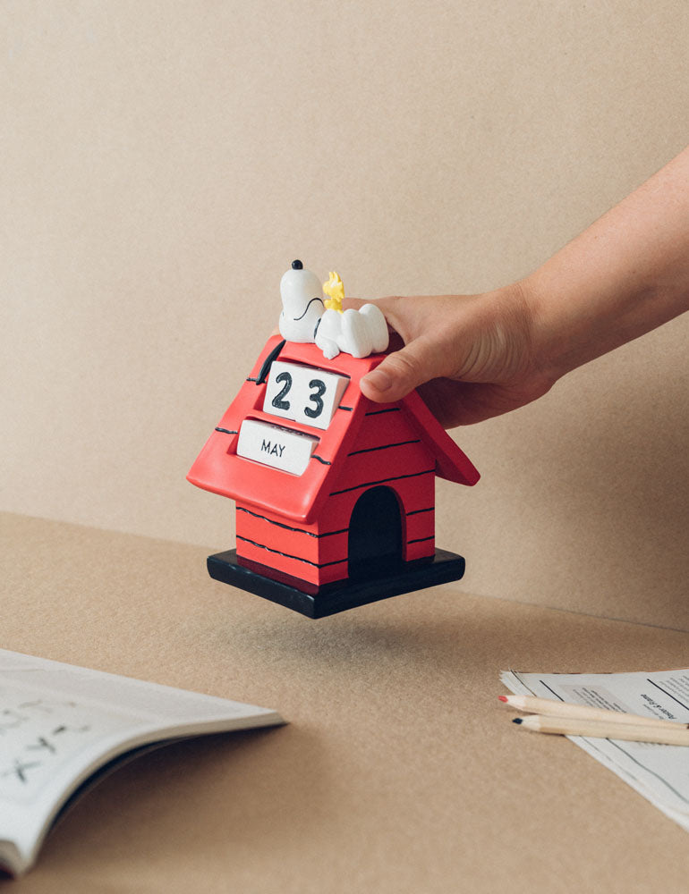 Peanuts Snoopy Hundehütte 3D Ewiger Kalender